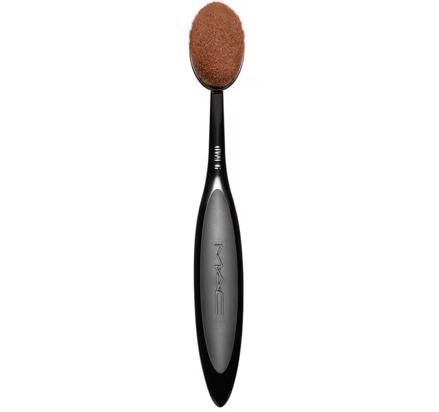 Oval Synthetic 6 Brush | MAC Cosmetics - Official Site | MAC Cosmetics (US)