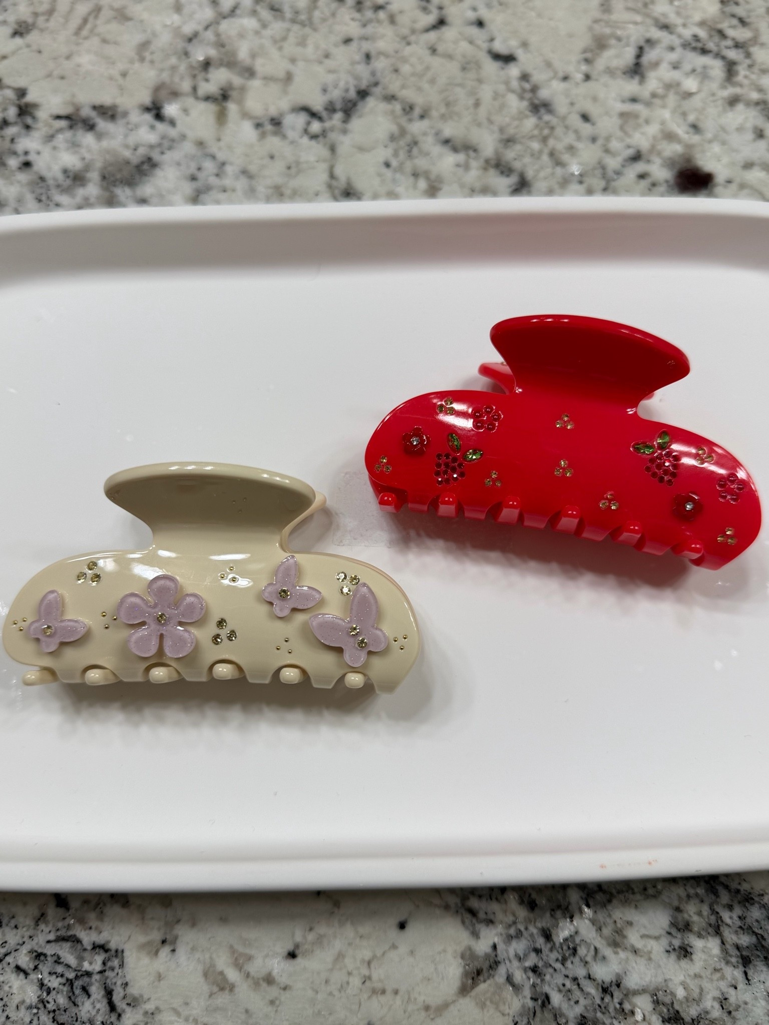 My new Emi Jay clips 🍓🌸

#hairclips #emijay #hairaccessories