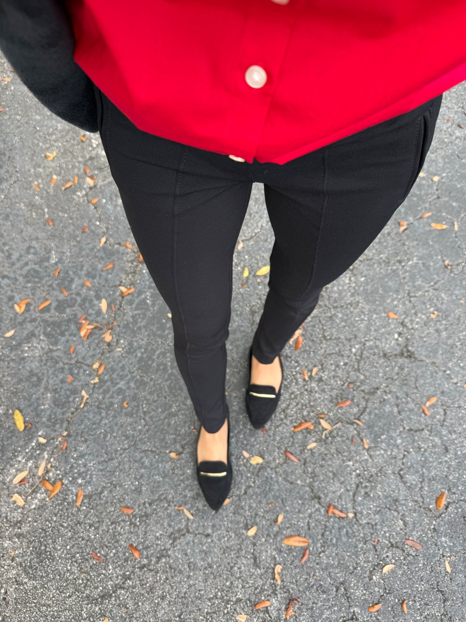 Corporate wear OOTD
work flats
Red button down 
Black pants

#LTKgrwm #LTKWorkwear