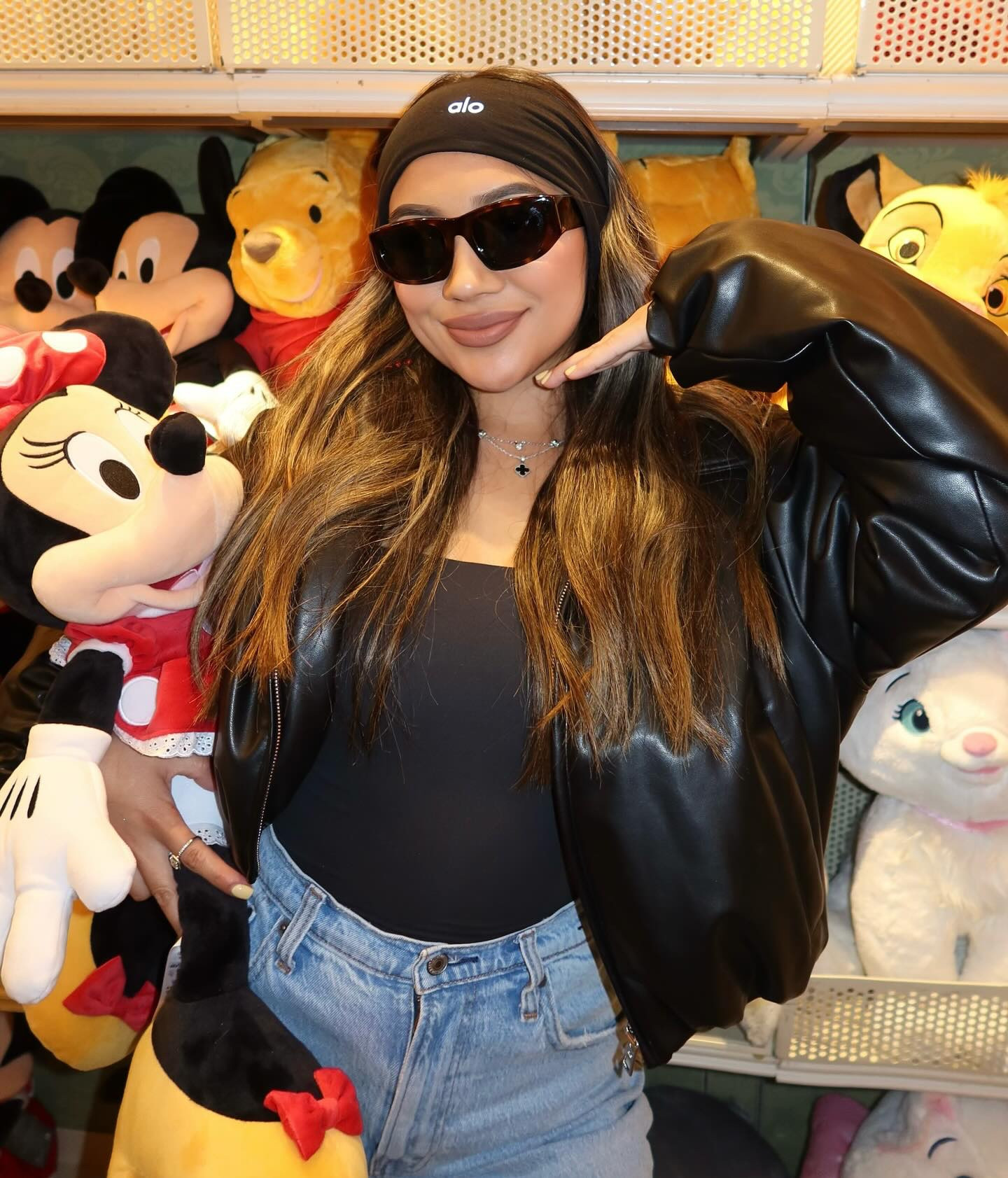 the disney diaries continue 🐭🎀🎢 
sunglasses @soleasunnies 

#disneyday #disneyland #foodandwinefestival  #disneyootd #disneyoutfit #disneyoutfitsideas