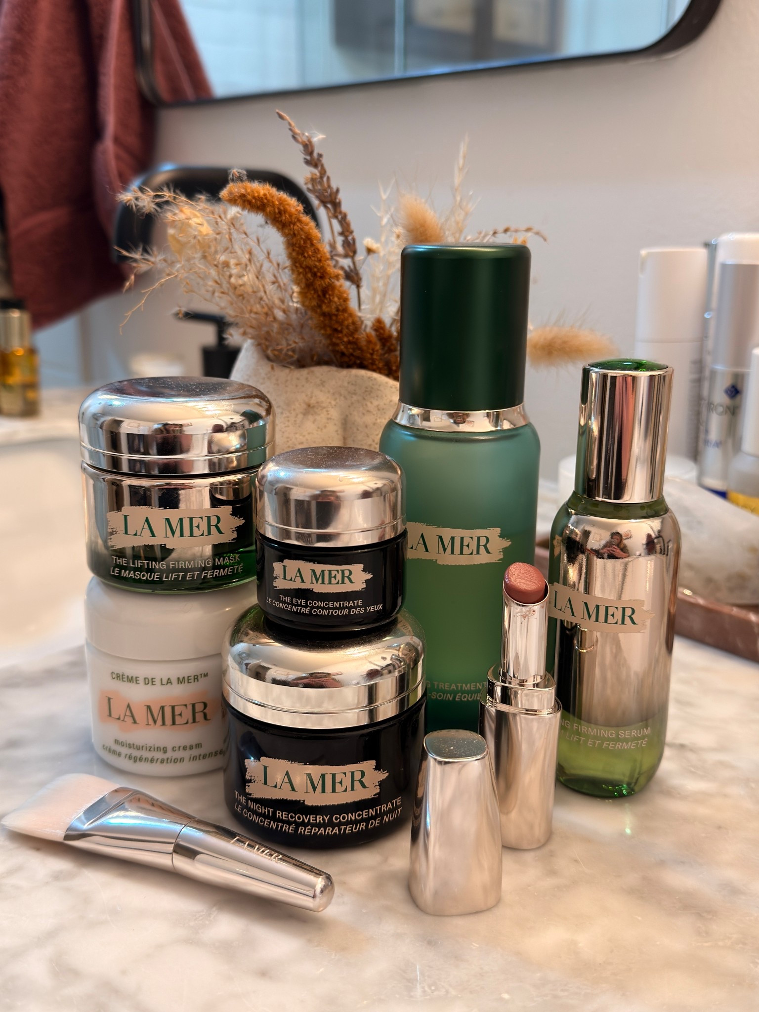 La Mer SALE!! The night recovery is by far the best thing I’ve ever used post treatments 🙌🏻 and the balancing treatment lotion has helped my redness so much.

#LTKCyberWeek #LTKBeauty #LTKSaleAlert