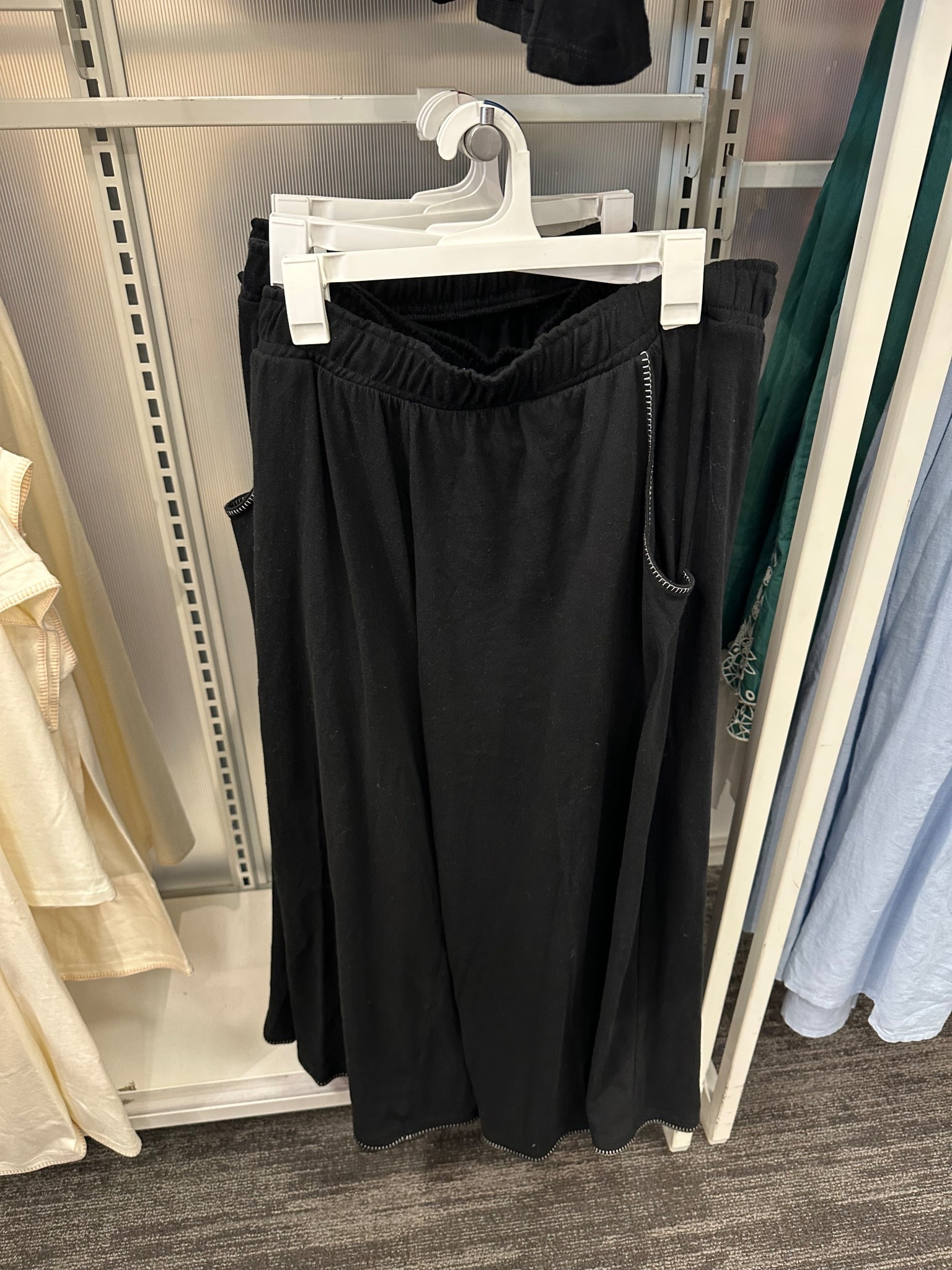 I’m a sucker for cute comfy pants

#LTKootd #LTKdayinmylife #LTKmomlife