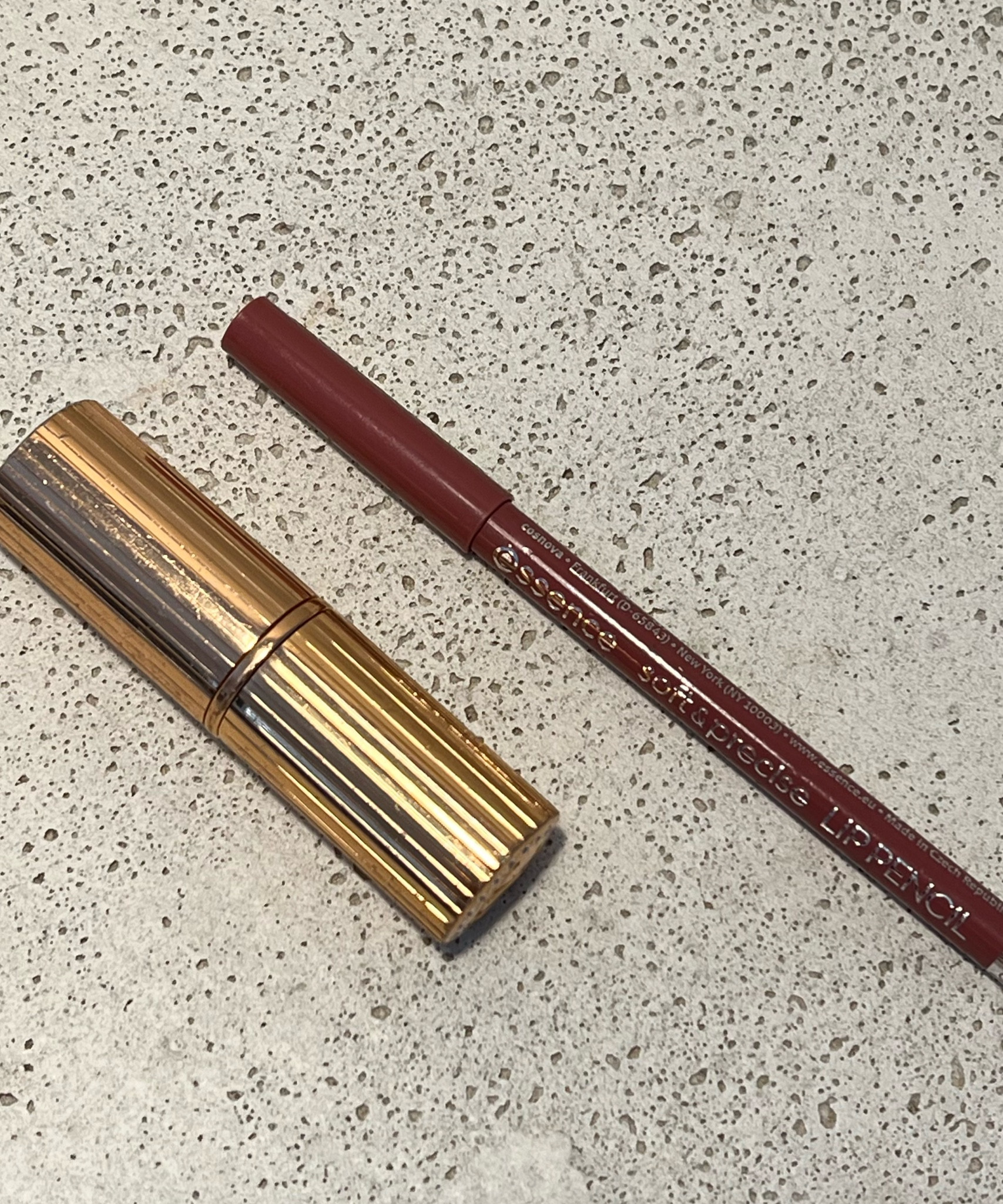 favorite lip color combo
essence lip liner shade: charming
charlotte tilbury lipstick shade: pillow talk 