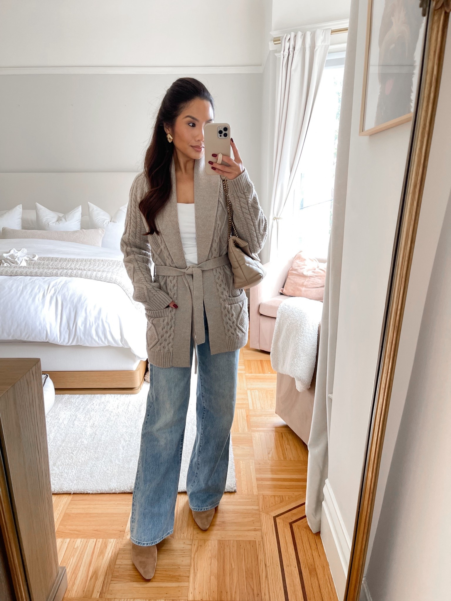 Today’s outfit!! Going to the SF Flower Mart to make arrangements for Kelsey’s baby shower tomorrow 💐

Cardigan - tts, xs, heather nomad taupe
Long sleeve - sized up, s
Jeans - tts, 7 years bleu taboo wash, 25 standard length 
Booties - light natural, sized up 1/2 size 
Bag - Dark Beige, small size

#LTKPetite