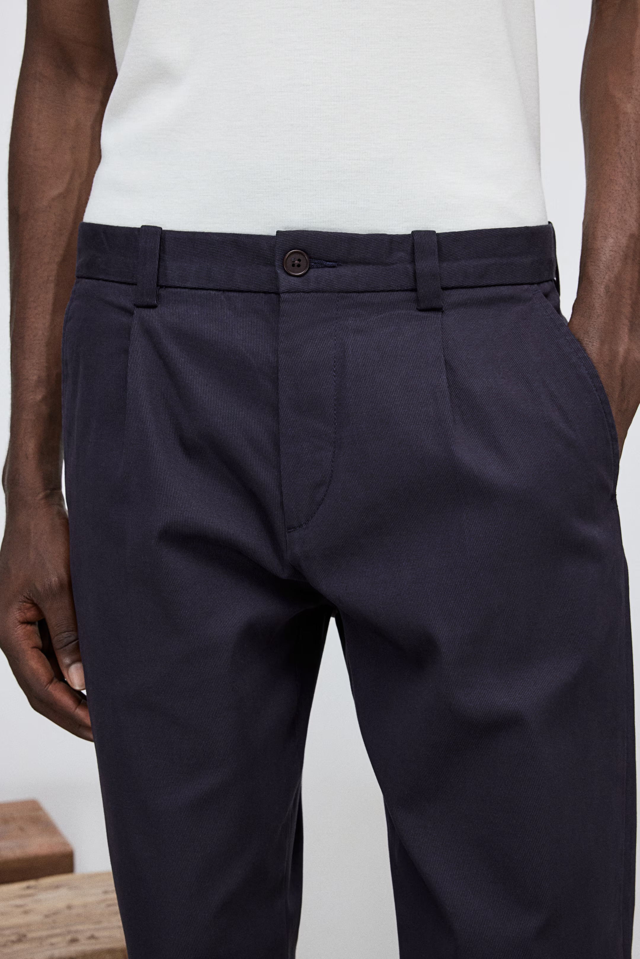 Regular Fit Cotton chinos - Cream - Men | H&M GB | H&M (UK, MY, IN, SG, PH, TW, HK)