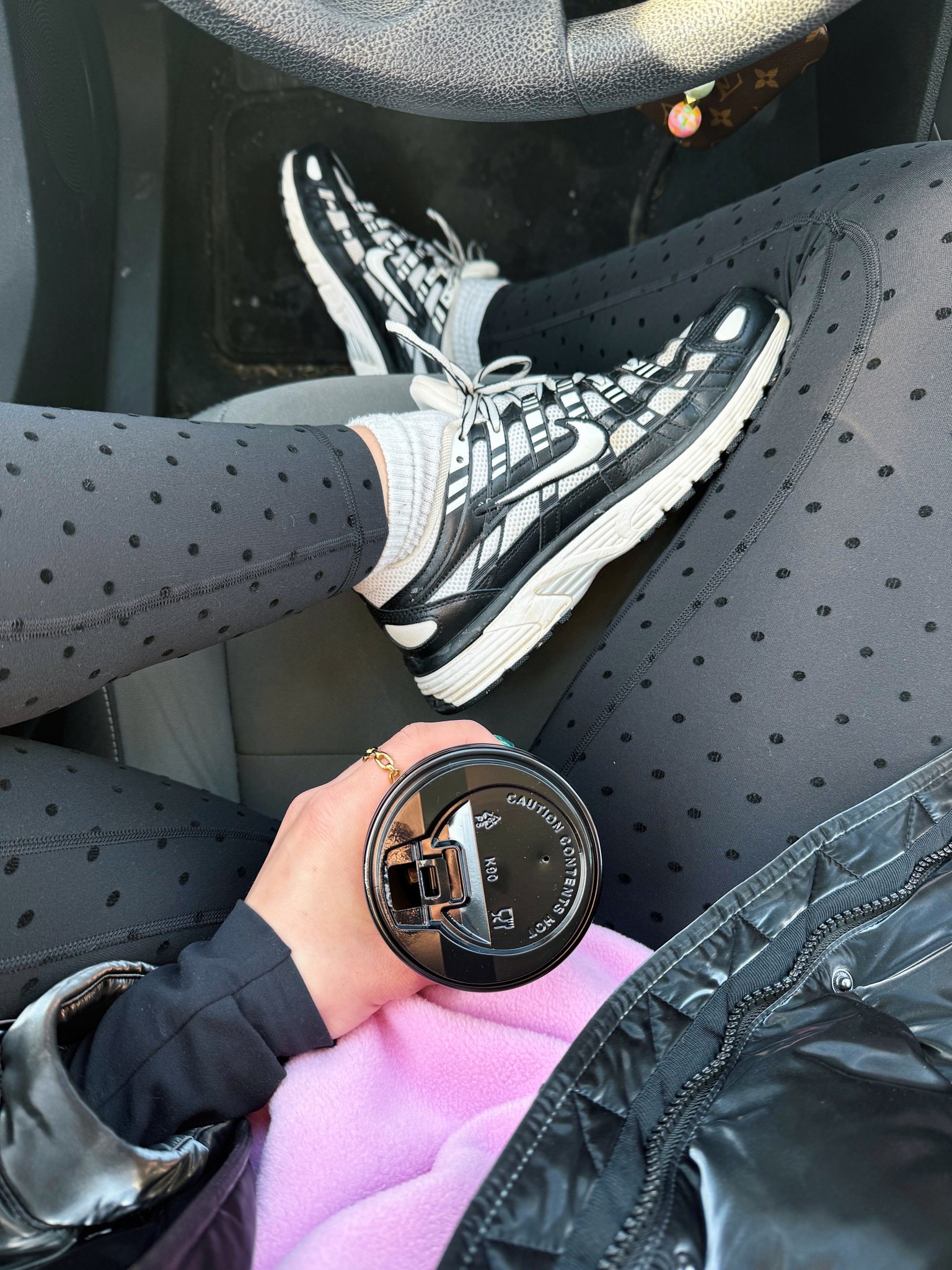 Love these polka dot leggings 🖤