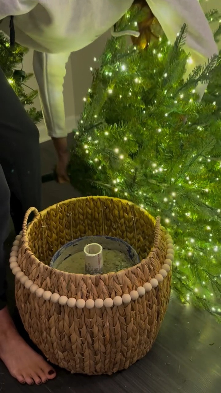 🎄 Another tree stand hack - for LARGER TREES! 

+ utility bucket 
+ rapid set concrete 
+ PVC pipe  (measure your tree pole diameter) 
+ basket (mine is from Ross, I’ve linked similar options)

Easy peasy 👏🏼

#christmas #diy #treestand #viral #trending

#LTKHoliday #LTKHome #LTKvlog
