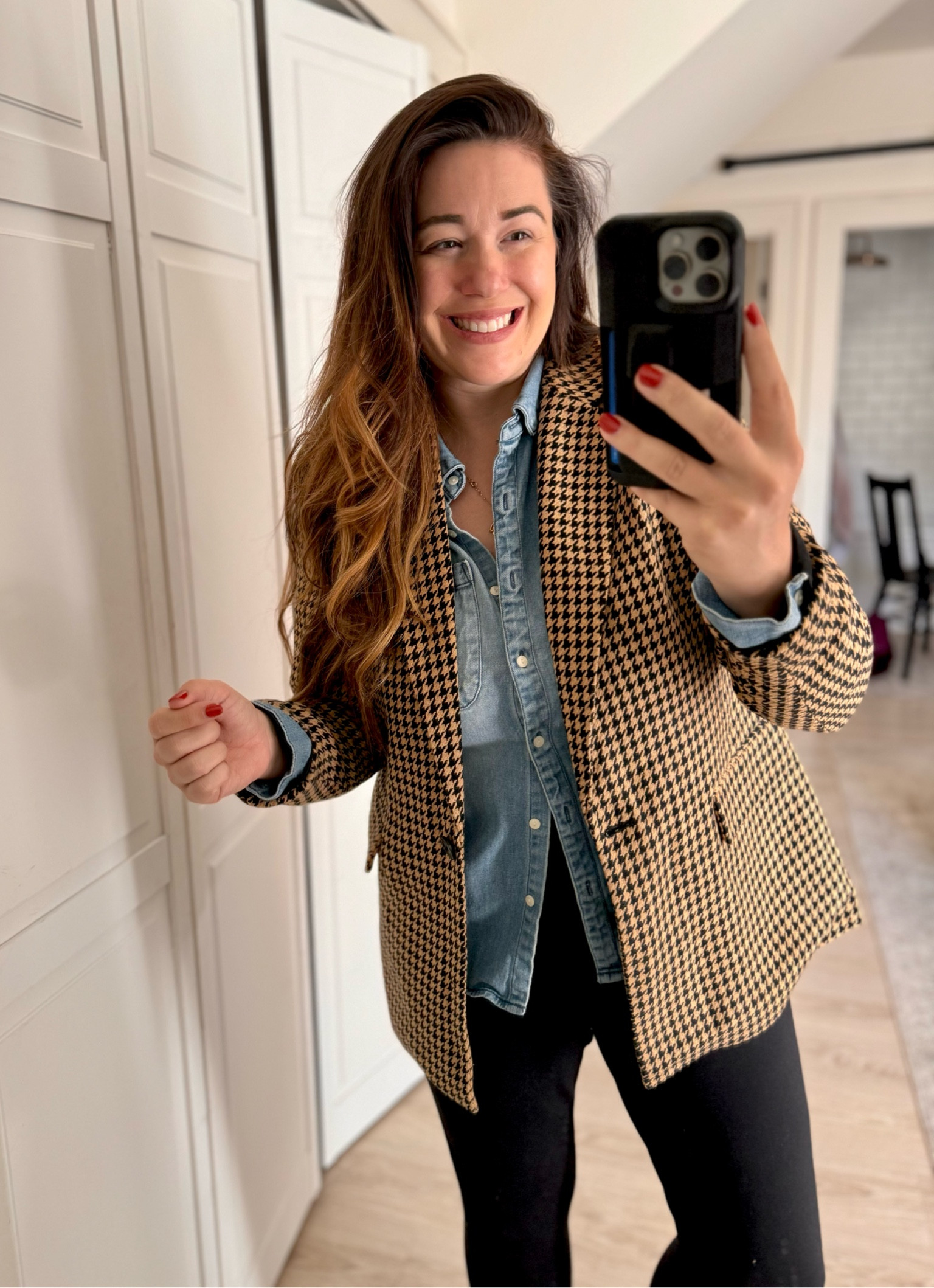 Houndstooth blazer! Usually Medium, got in a large to layer.

#LTKCyberWeek #LTKHolidaySale #LTKmidsize