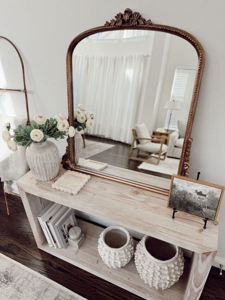 5 ENTRYWAY FAVORITES ✨🤍

+ mirror to check yourself before stepping out the door
+ little tray to hold random trinkets or keys
+ faux florals for welcoming touch
+ framed art for color and interest
+ washable runner for high traffic entry area

what do you like to have in your entry?



#LTKfindsunder100 #LTKfindsunder50 #LTKhome