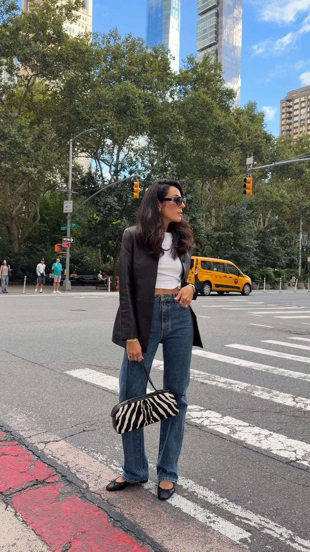 Sunday casual to meet up with friends 🤍🖤

#LTKNYFW #LTKootd #LTKOver40