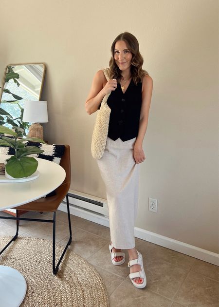 Old Navy spring and summer finds🌸 wearing a xs vest and xs skirt


Summer style | linen outfit | summer outfit | old navy finds 
@oldnavy #oldnavystyle #oldnavypartner