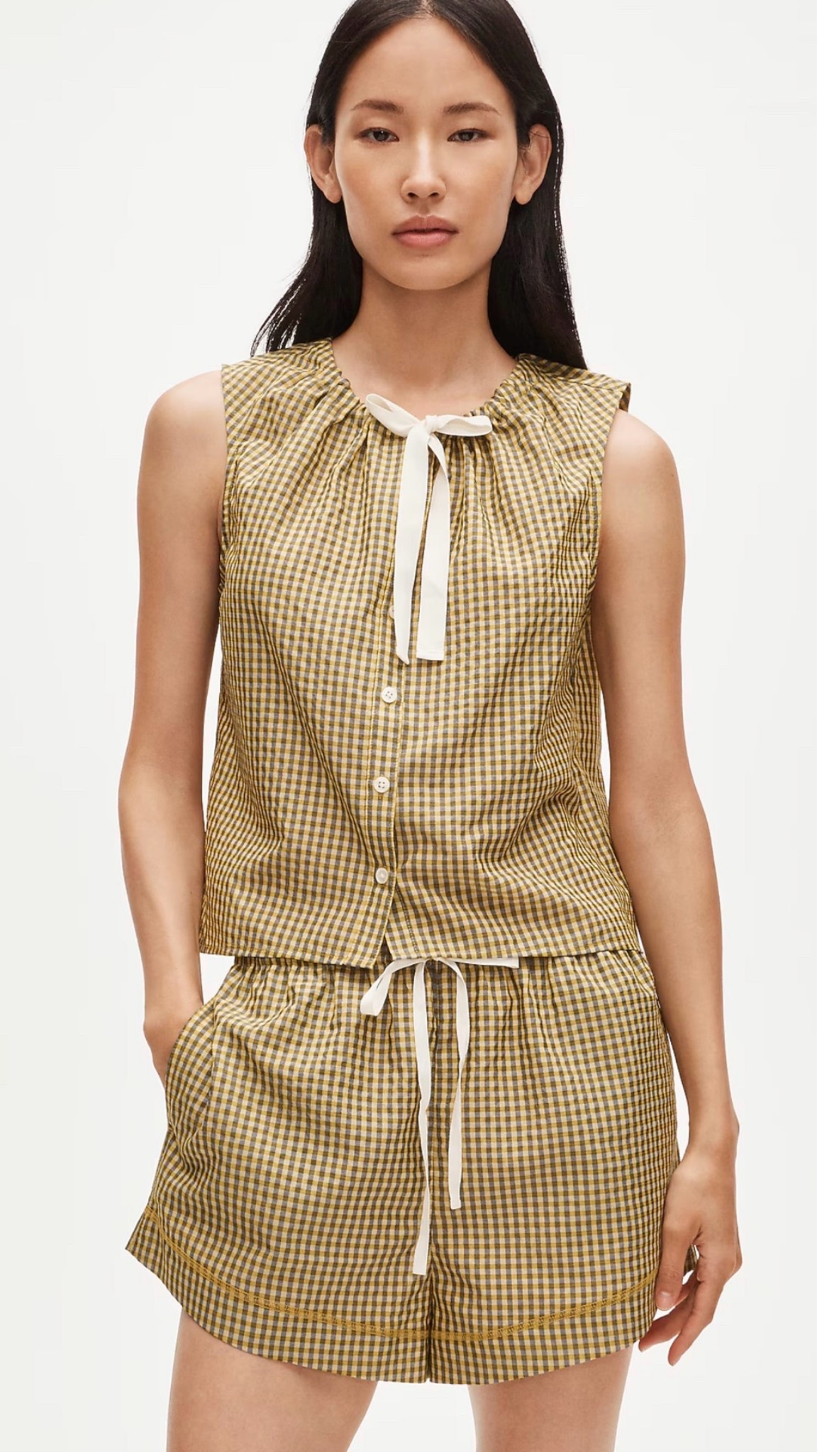 I'm
Obsessed with sets and this one is so cute!  I have these shorts in another color way and they are so cute and comfy!  Now I need this because it has a matching top!!
