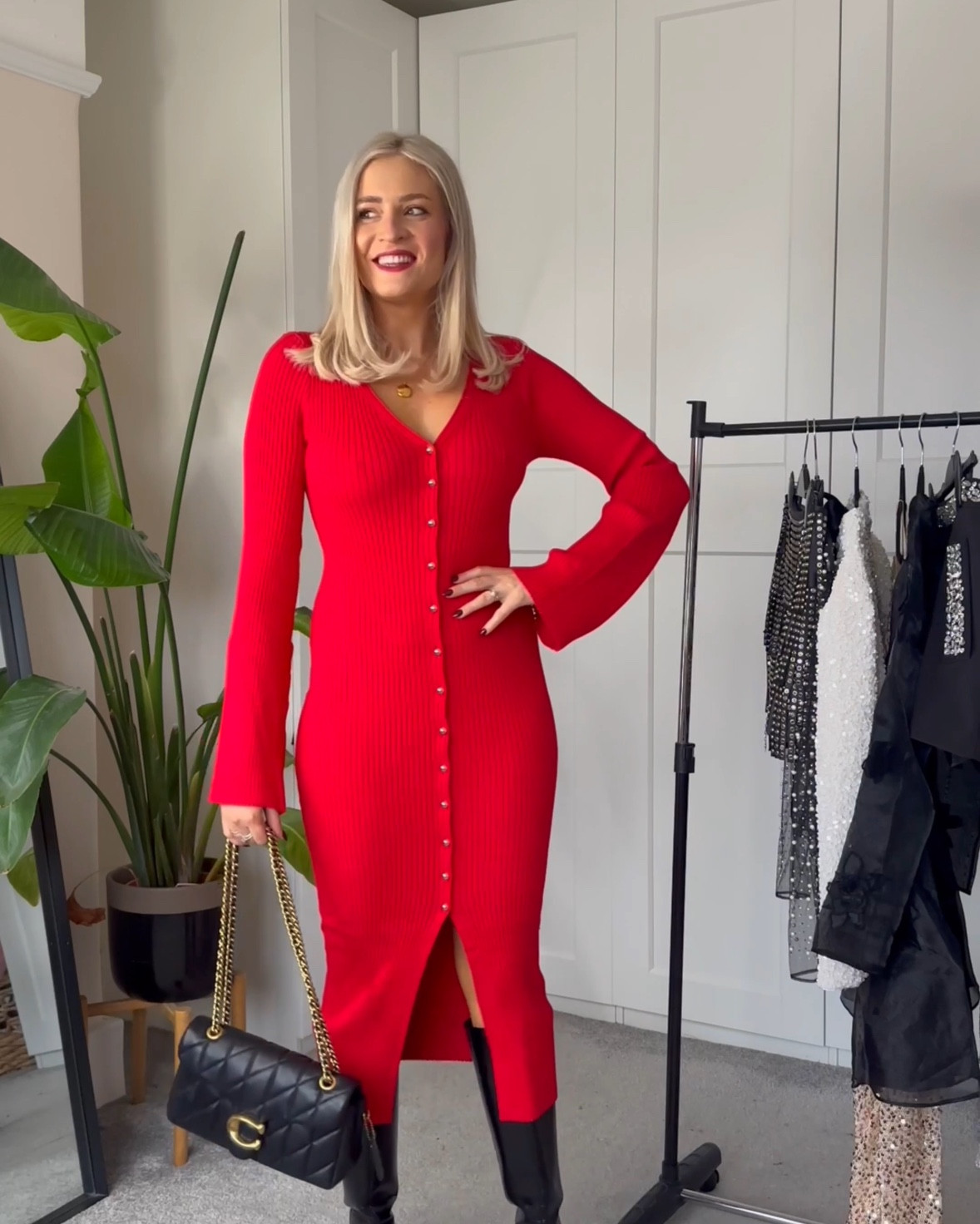 Red knit midi dress - perfect for the festive season! ❤️

Red dress, hm, new in hm, red knit dress 