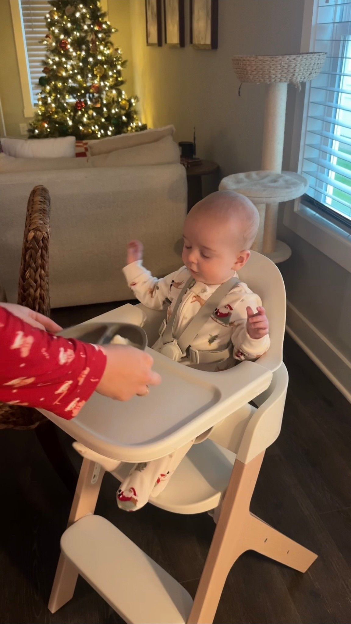 We love our mockingbird high chair!!! It’s so easy to clean!👶🏻🤍