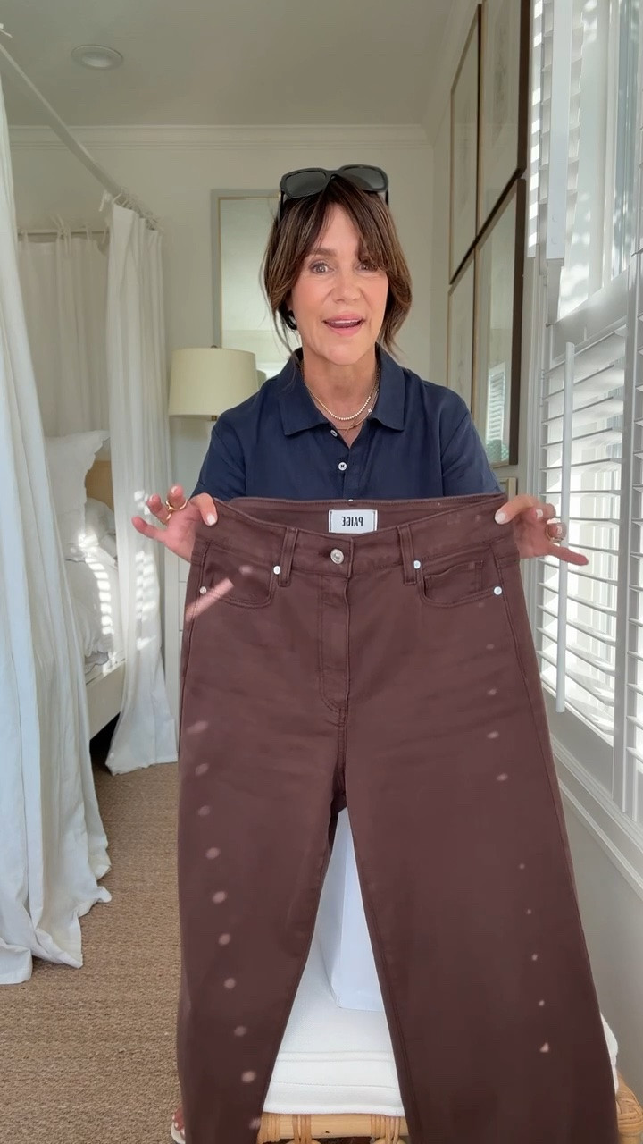Just got back from Nordstrom and found the best NEW jeans!!! 

Brown denim is trending right now, and this pair is hands-down my highest recommendation!

Not only does this pair look good on EVERYONE, it’s super soft and comfortable.
Fit runs true to size. If you’re between sizes, I would size down.
