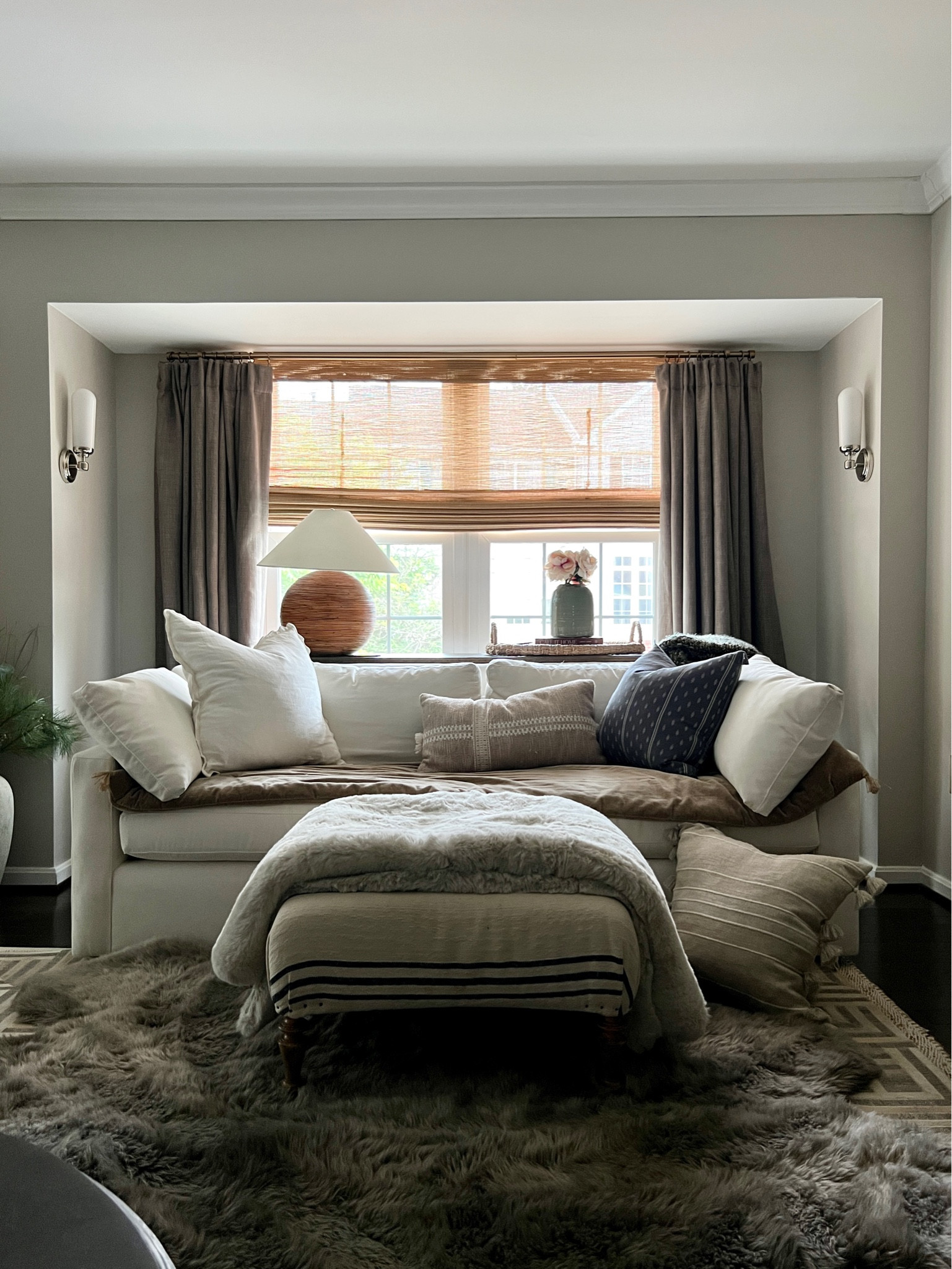 Shop this window nook


#LTKHome