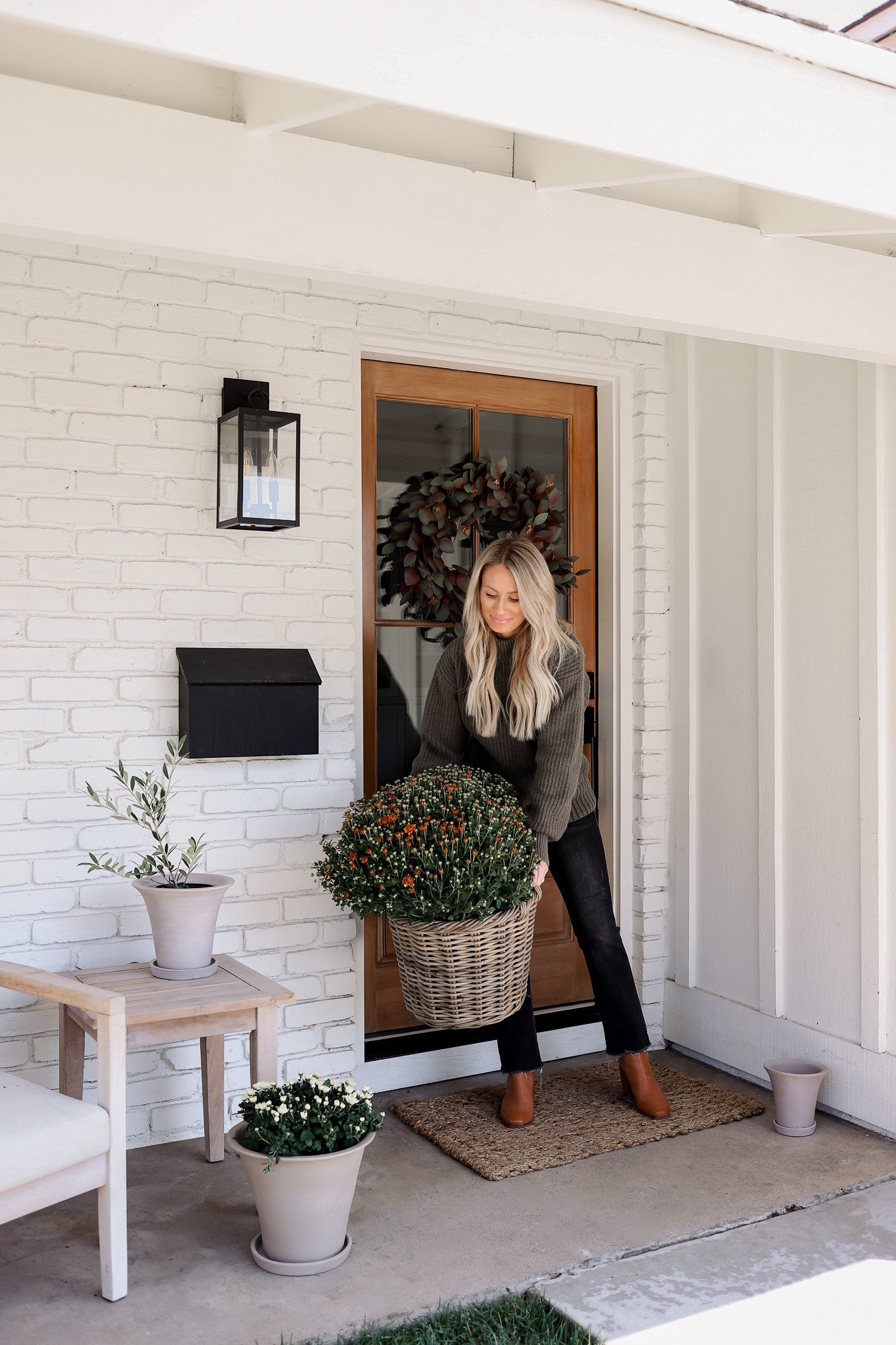 Shop our fall front porch and this casual fall outfit idea!
Sweater: Small
Jeans: 26
Boots: Normally a 7.5. I bought the size 39 which is a 8/8.5 in US sizes 


#LTKsalealert #LTKSeasonal #LTKfindsunder100