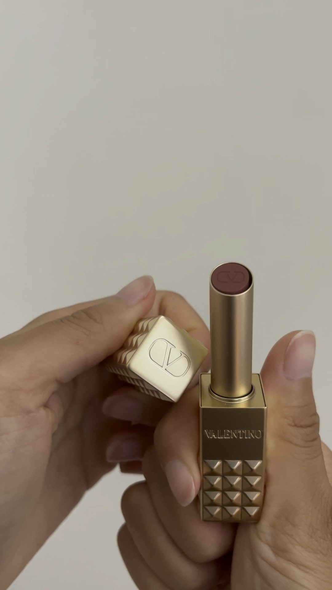#GiftedByValentinoBeauty the Spike Valentino Buttery Matte Lip Color from @valentino.beauty in the shade 134R Couture In The Streets is my new go-to nude lipstick 😍

The rosy beige shade is just so elegant! The buttery matte formula glides on smoothly and keeps my lips hydrated all day. And the luxe packaging with the spike detail is such a chic touch ✨

#IHCxSpikeUltraMatte

#LTKFindsUnder50 #LTKBeauty