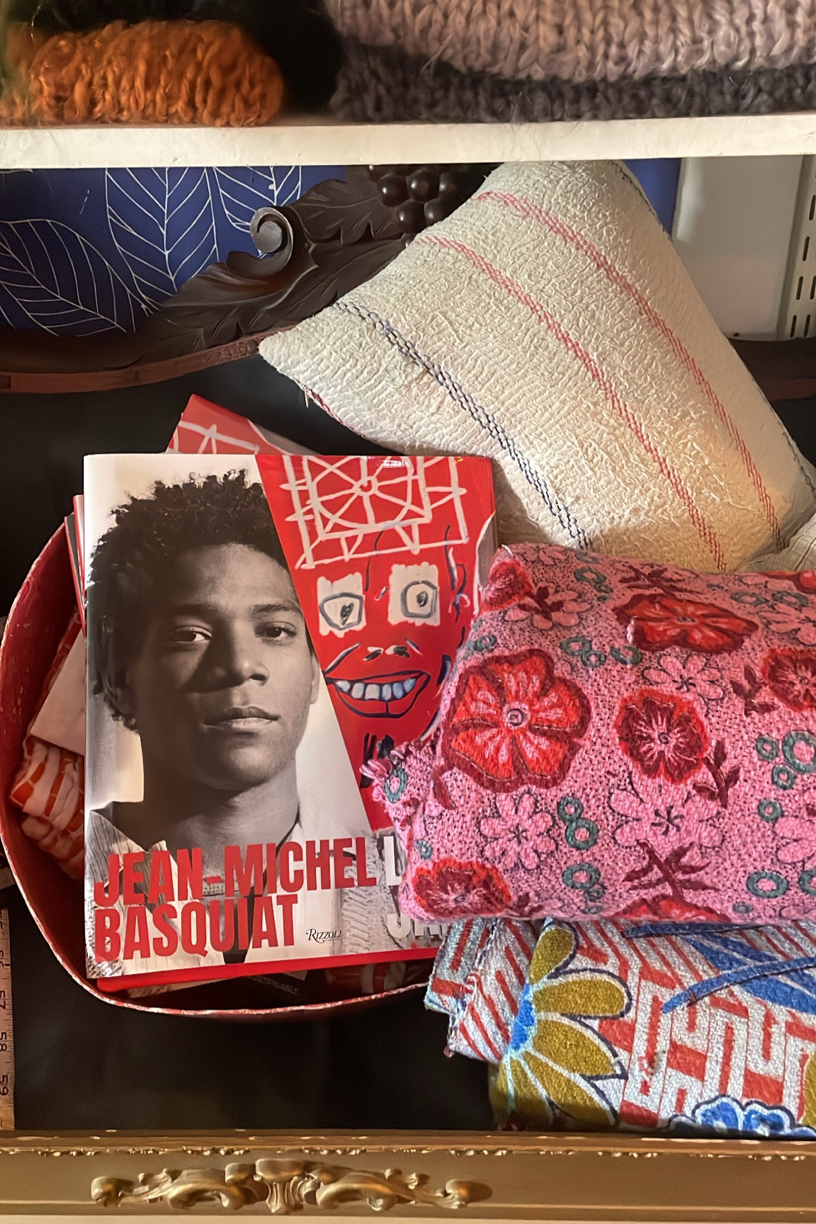 Pop of color accents for the artistic soul 🎨 

#LTKhome #LTKstyletip