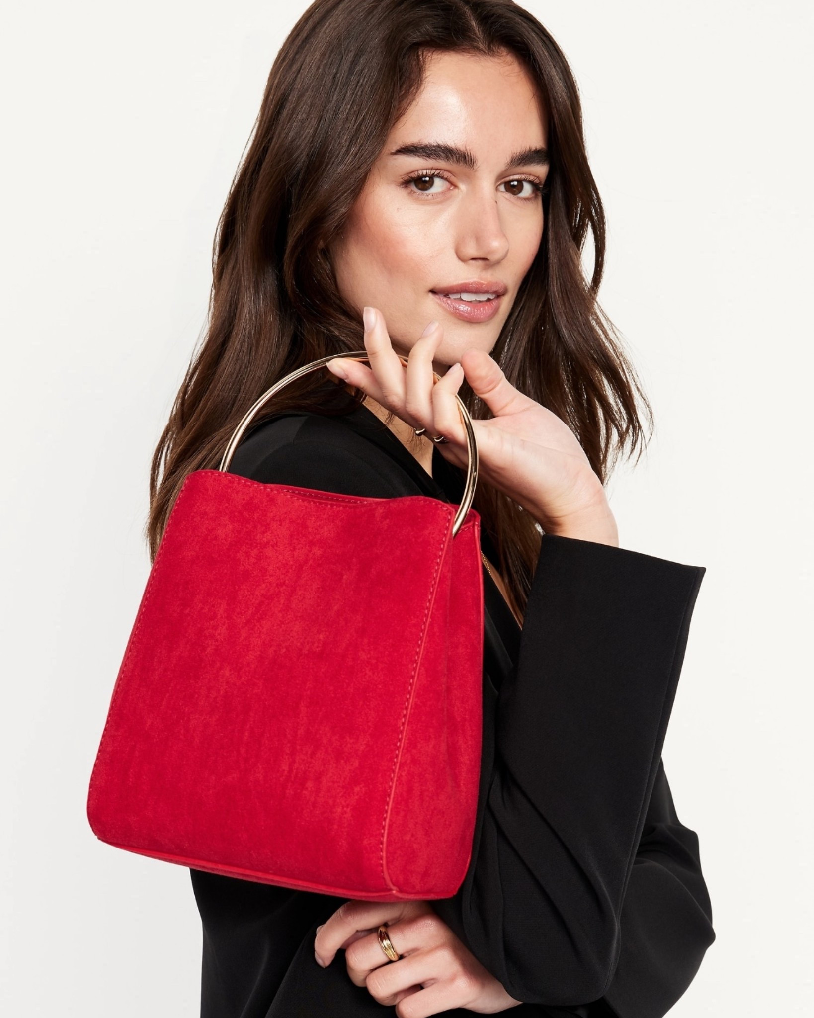 The sweetest pop of red ❤️ The Old Navy Romantic Bracelet Bag adds just the right touch of color to any outfit. Soft pleats, gold hardware, and a statement bracelet handle make it feel luxe but stay totally affordable. Perfect for date nights, holiday parties, or gifting season 🎁


#LTKItBag #LTKSeasonal #LTKFindsUnder50