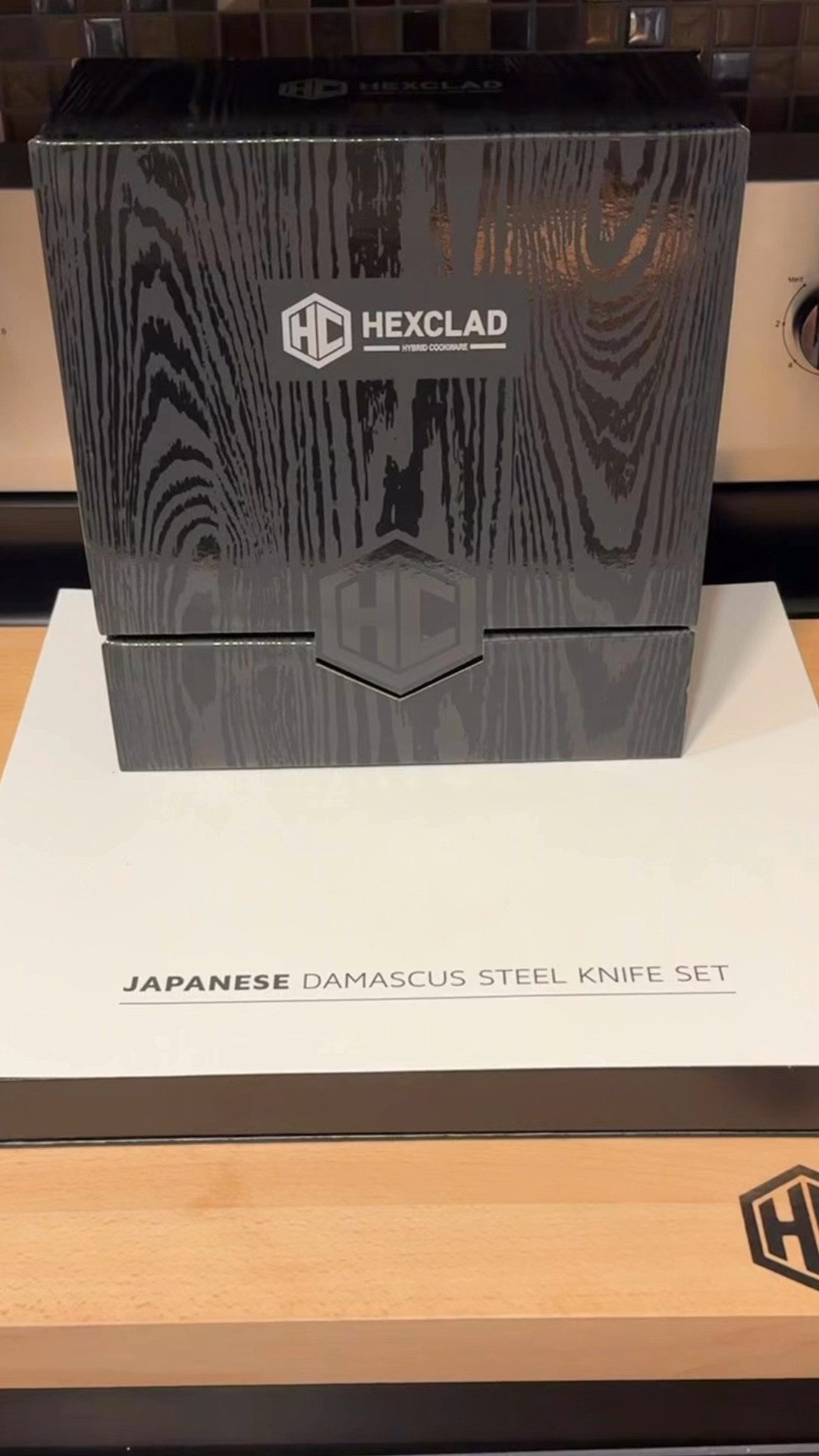 #Ad //  @hexclad gifted me their Damascus Steel Knife set and walnut magnetic knife block to add to my kitchen - and they are an absolute 10/10! The durable and sleek knives made dinner prep and clean up quick and easy, while allowing for extra counter space not afforded by a standard knife block. 

@hexclad #hexclad  @shopltk #liketkit

#LTKFallSale #LTKHome