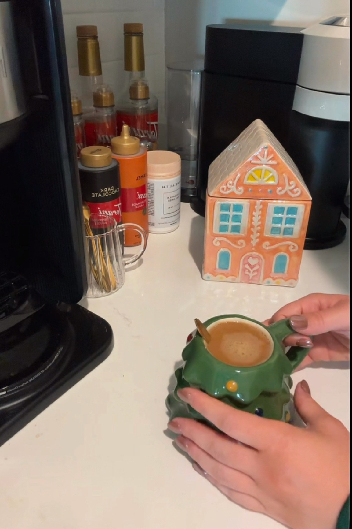 Christmas coffee bar

Nespresso, ninja coffee maker, Christmas mugs, Christmas coffee 

#LTKHoliday #LTKSeasonal #LTKHome