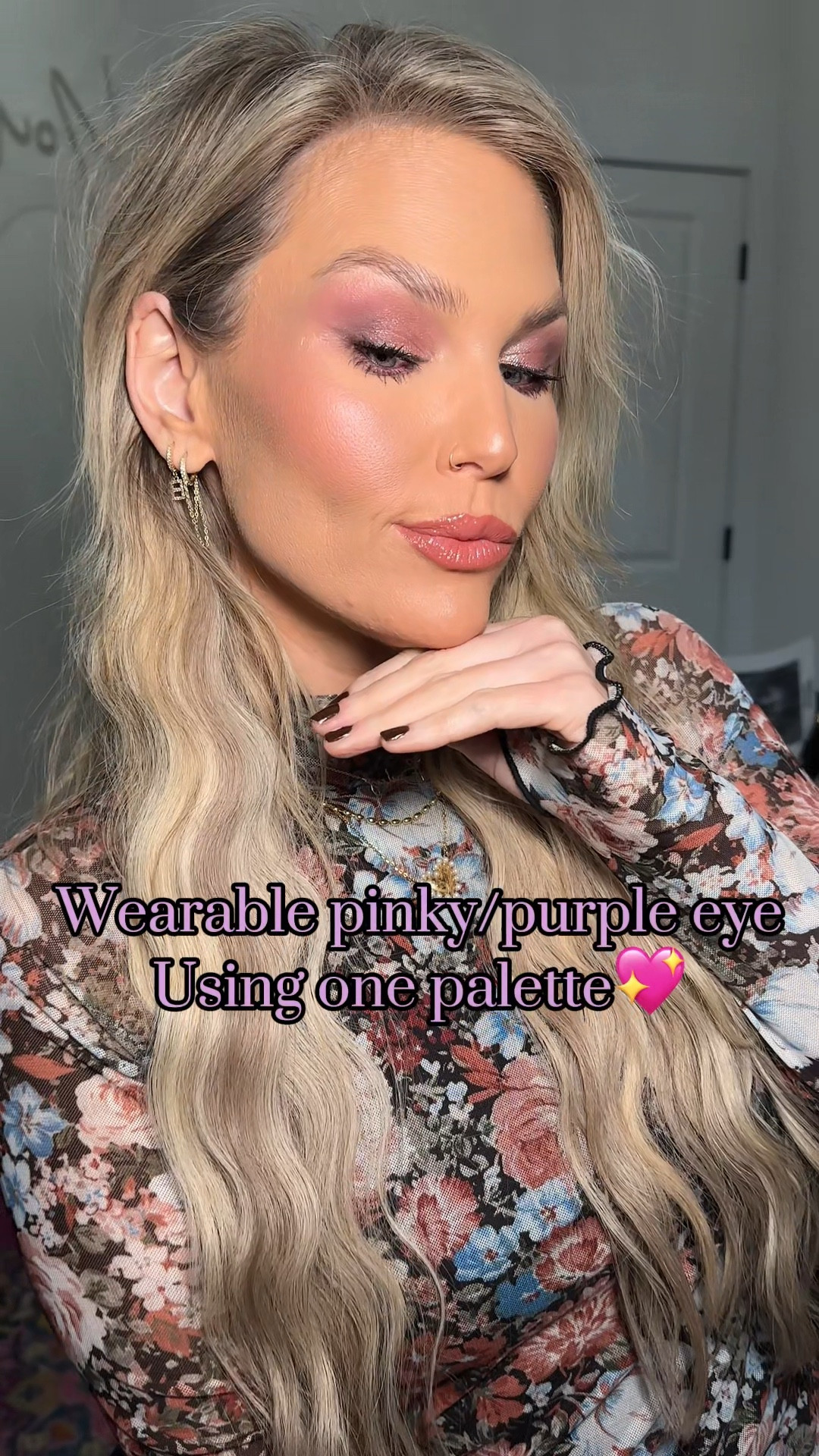 A wearable pinky purple eye look using one palette! This palette is perfect to add subtle color or a lot of color & the perfect touch of shimmer! 