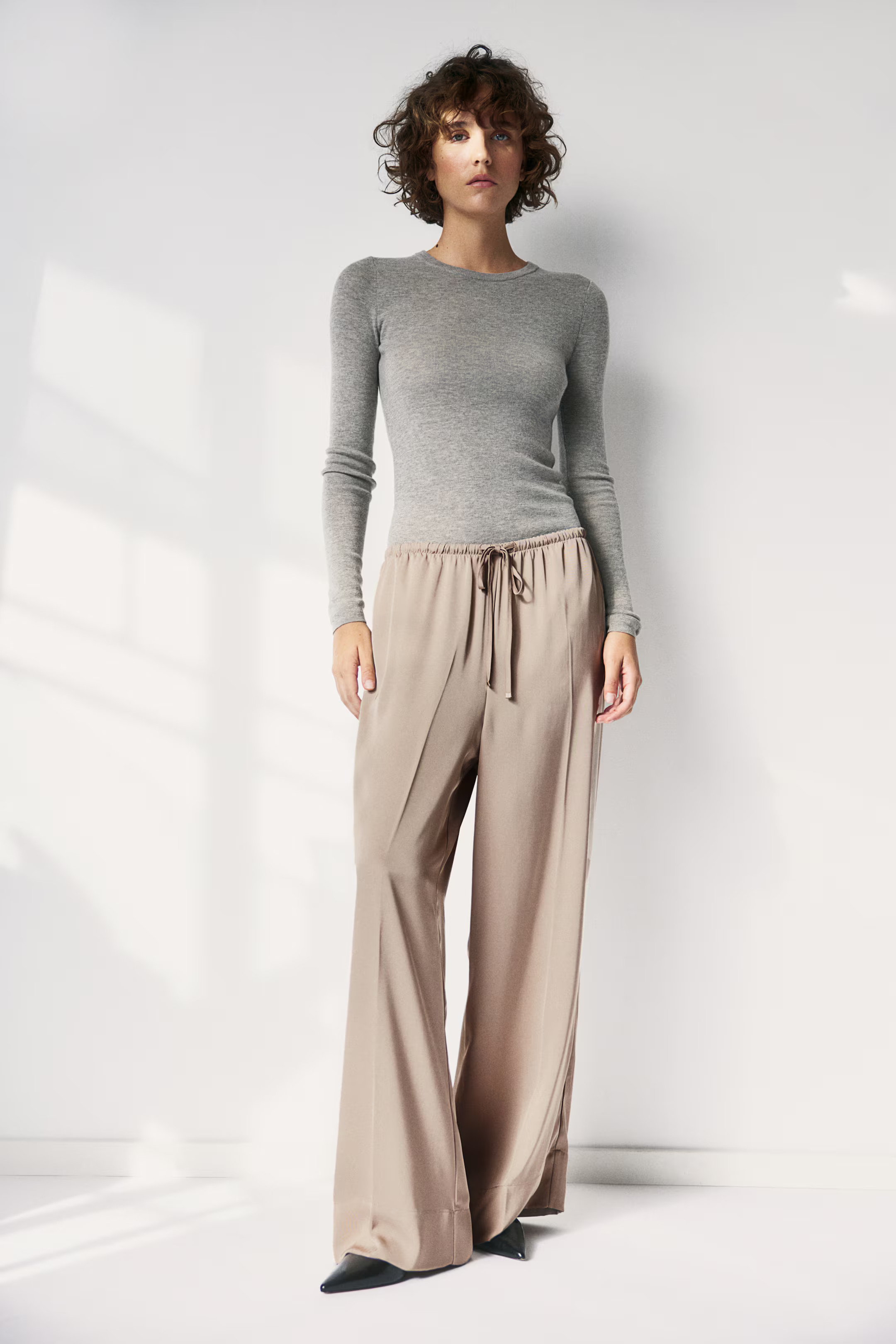 Wide drawstring trousers - Light beige - Ladies | H&M GB | H&M (UK, MY, IN, SG, PH, TW, HK)