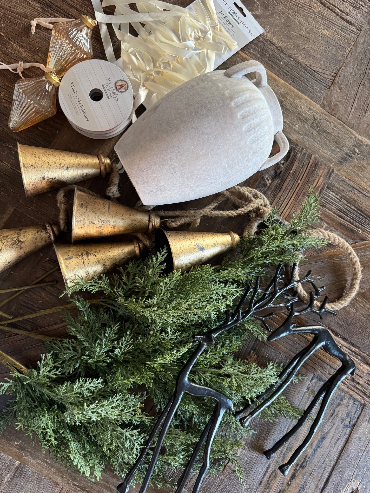 Elegant Christmas decor finds but make it budget friendly!! 



Affordable Christmas decor. Home finds. Walmart. My Texas house. Holiday time. 

#LTKHoliday #LTKHome #LTKSeasonal