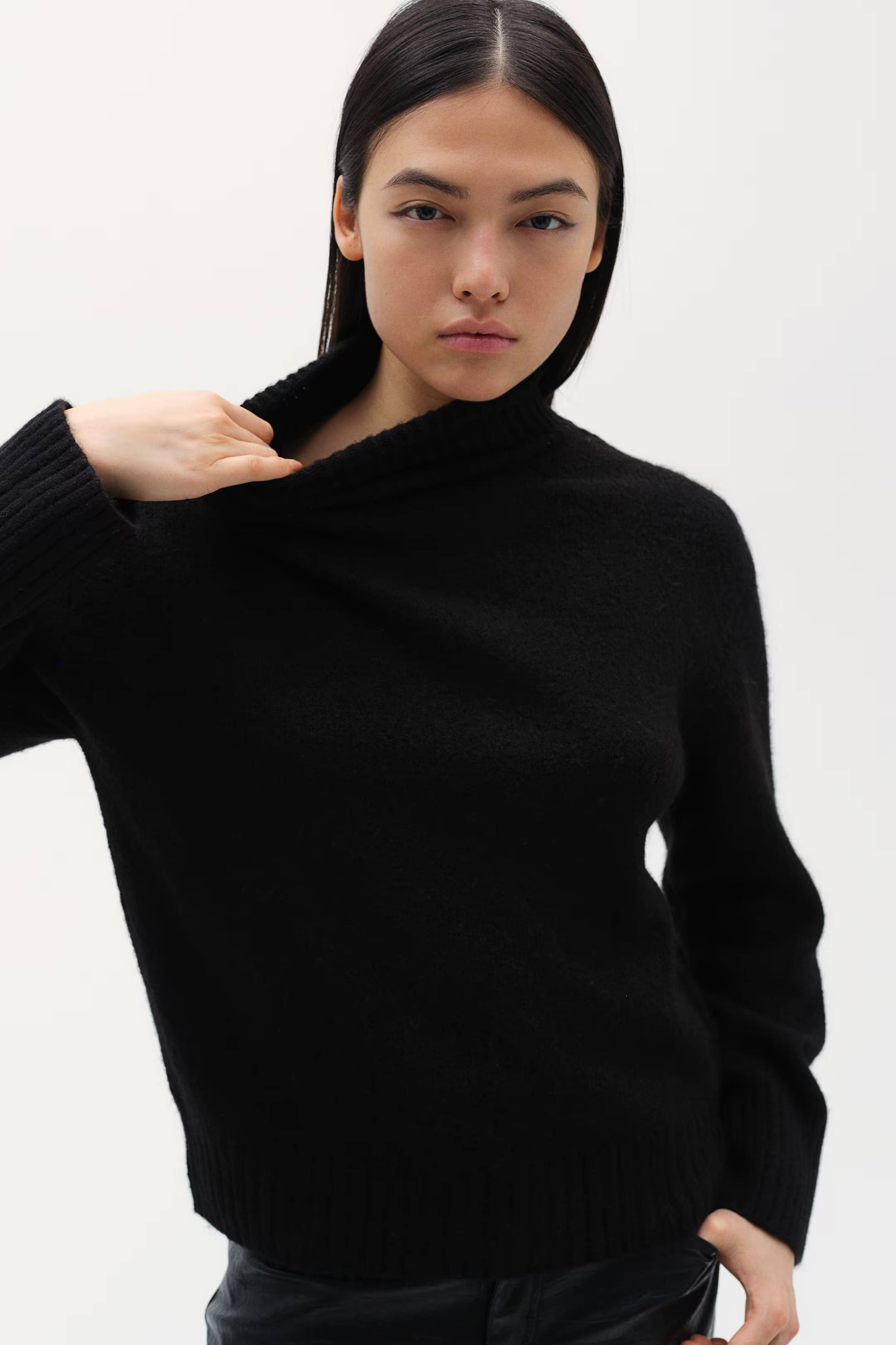 Fine-knit turtleneck jumper - Black - Ladies | H&M GB | H&M (UK, MY, IN, SG, PH, TW, HK)