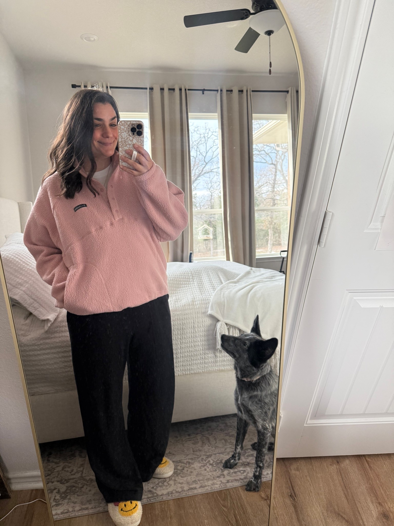 We finally got a cold front here in Texas, so I can wear my new pullover 💖 I went up two sizes for an oversized fit. 