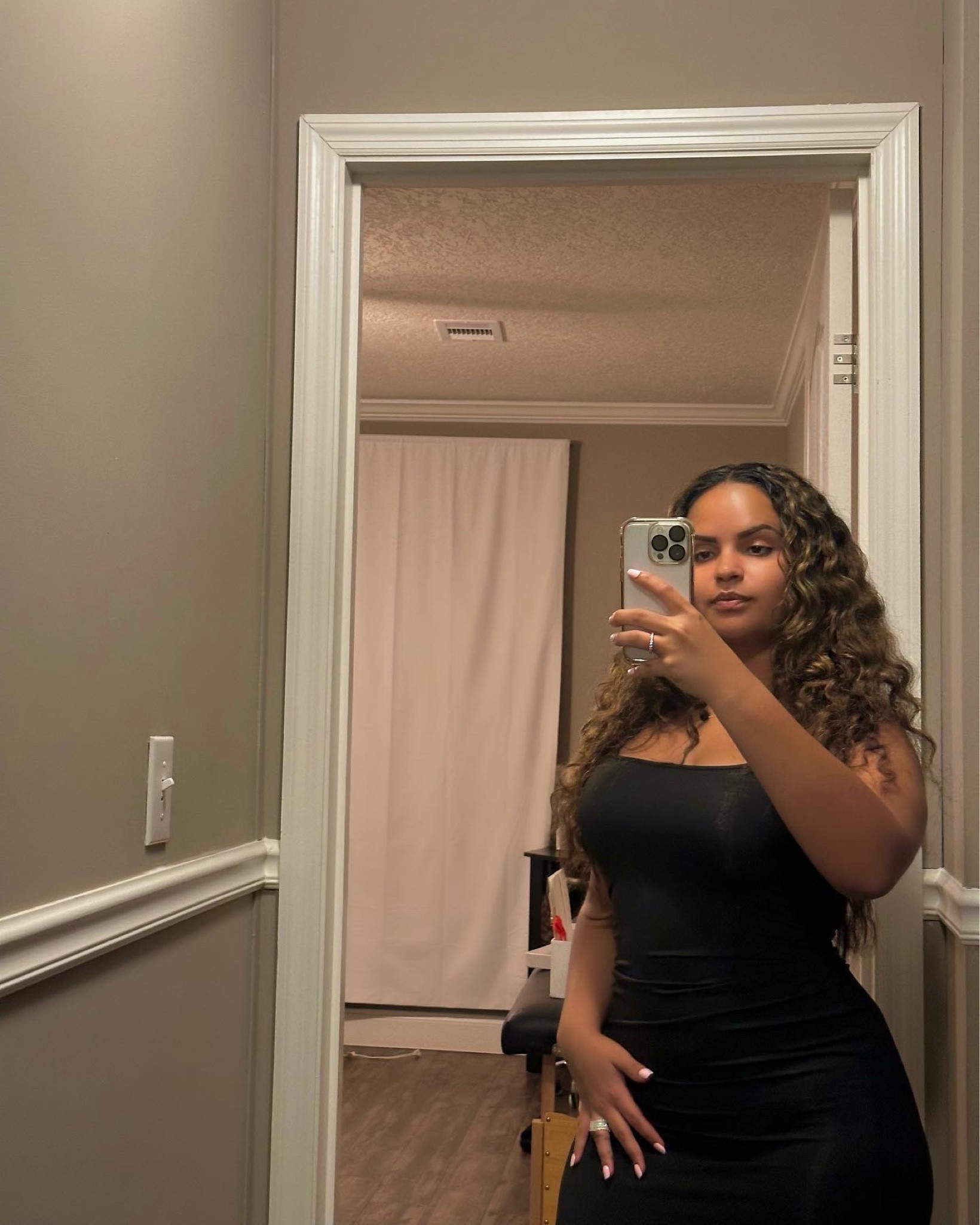 chillin 

#LTKmidsize #LTKSeasonal