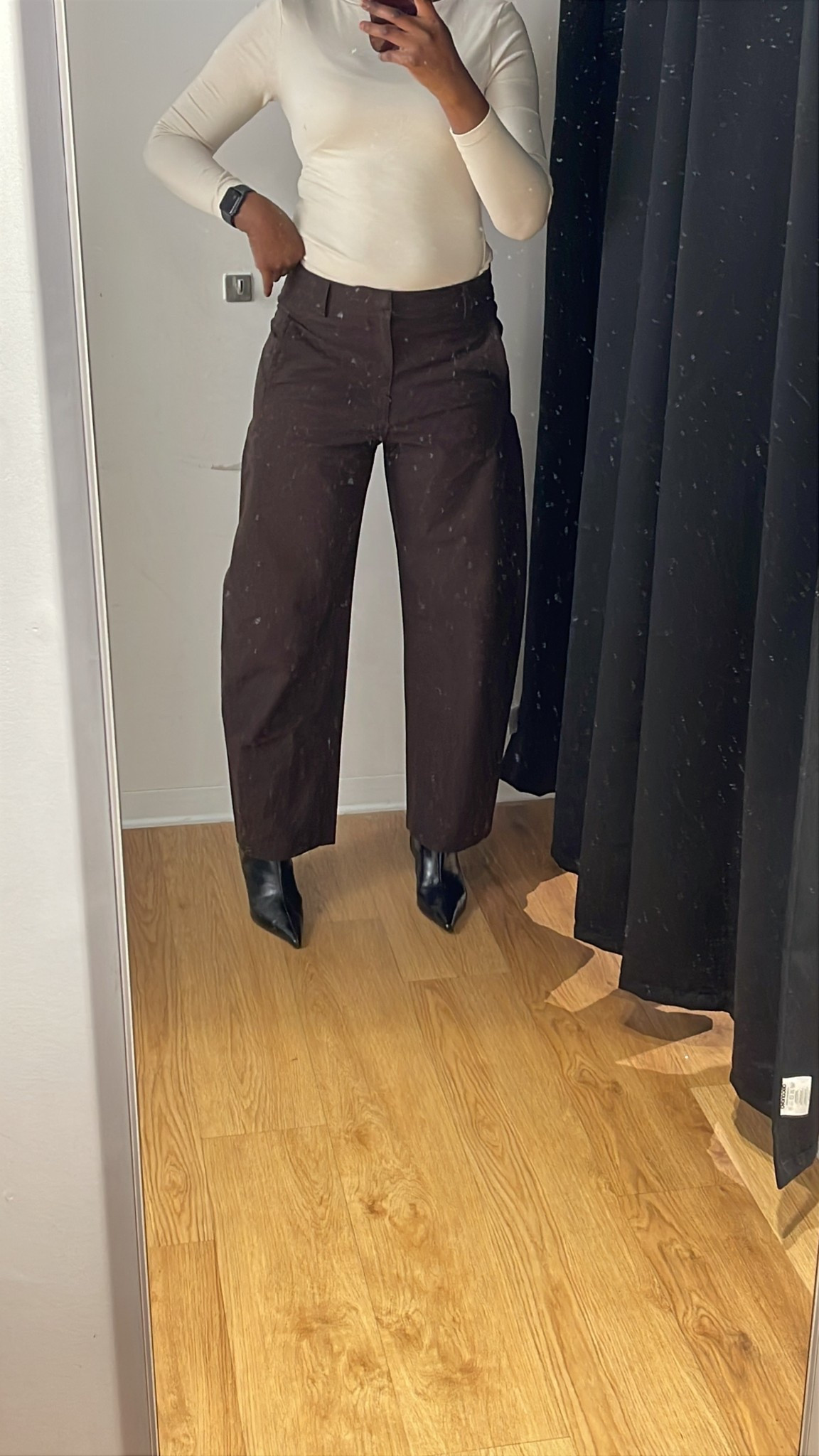 A Brown Barrel Leg Moment 🤎 
Size 10
Dark Brown 

#LTKspring #LTKuk #LTKeurope