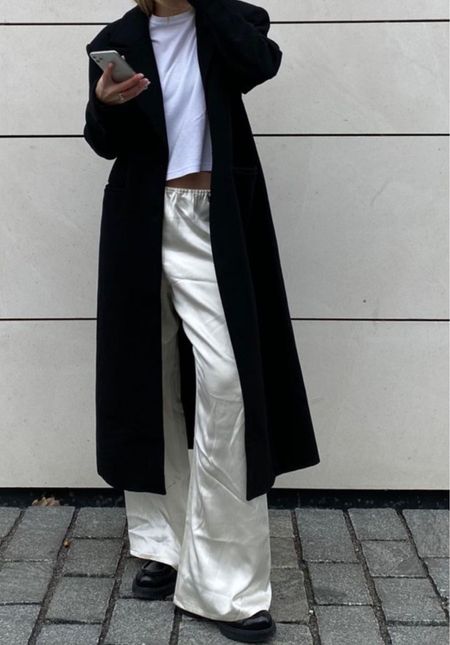 recreating pinterest outfits ✨

love this combo 🤌🏼
- classic white tee
- satin / silk pants
- long black coat
- loafers 

(perfection!!!!) 



#LTKSeasonal #LTKstyletip
