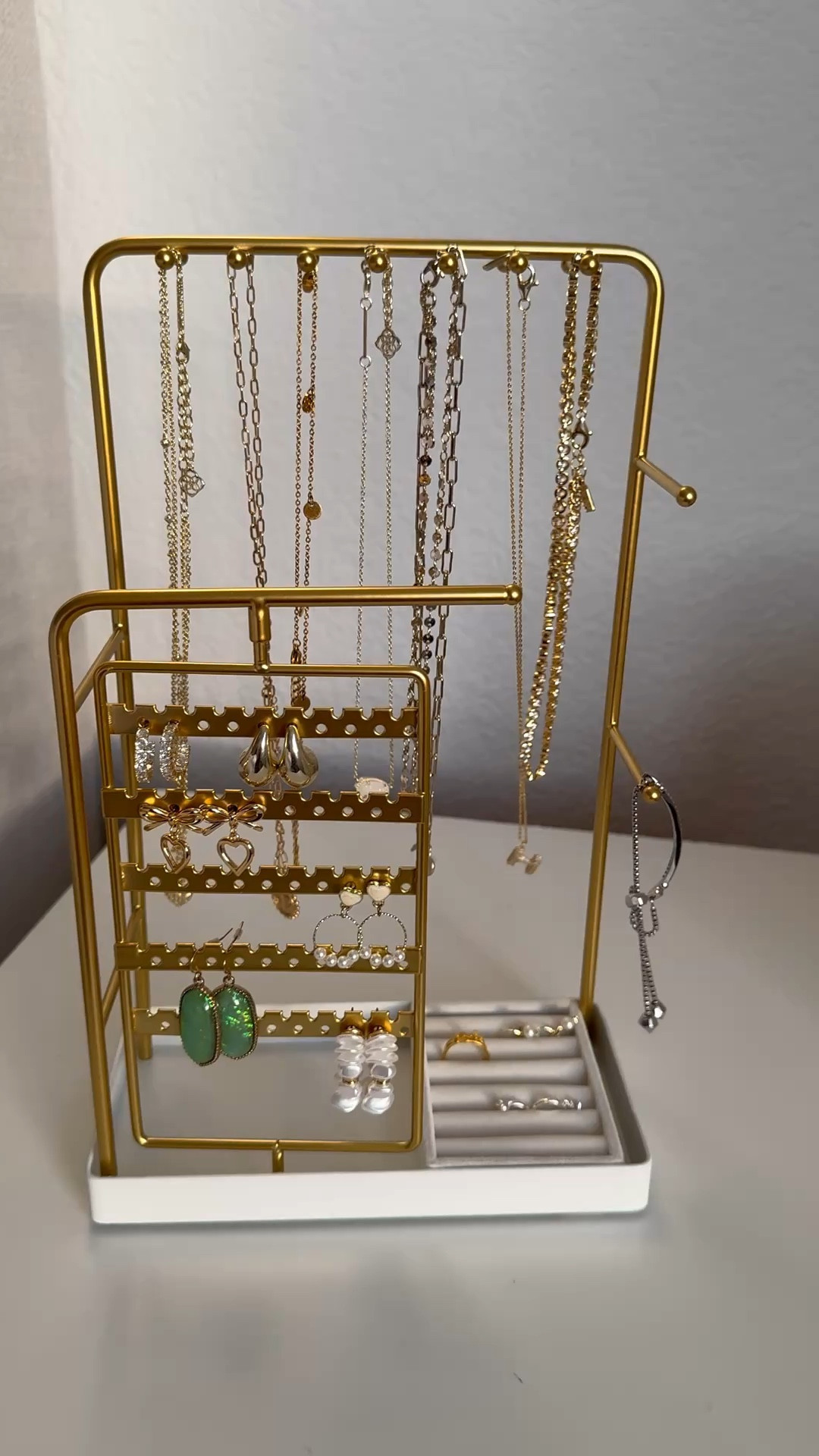 Jewelry stand, Amazon jewelry stand, Amazon home finds, jewelry organization, Amazon jewelry organization 


#LTKSeasonal #LTKHome #LTKSpringSale