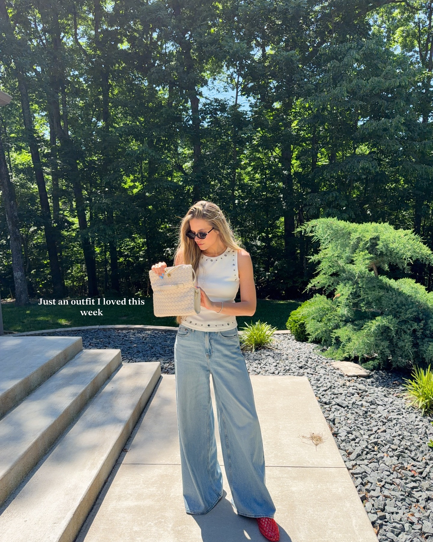 Chic, comfy, effortless — loving an outfit that is easy to wear. If I had to pick one outfit formula it would include denim and a white top always 

S top
True 27 denim
TTS shoe

Comment SHOP for everything here 🔗⚡️

 #outfitinspo #styleinspo #stylediaries #easystyle #outfitideas