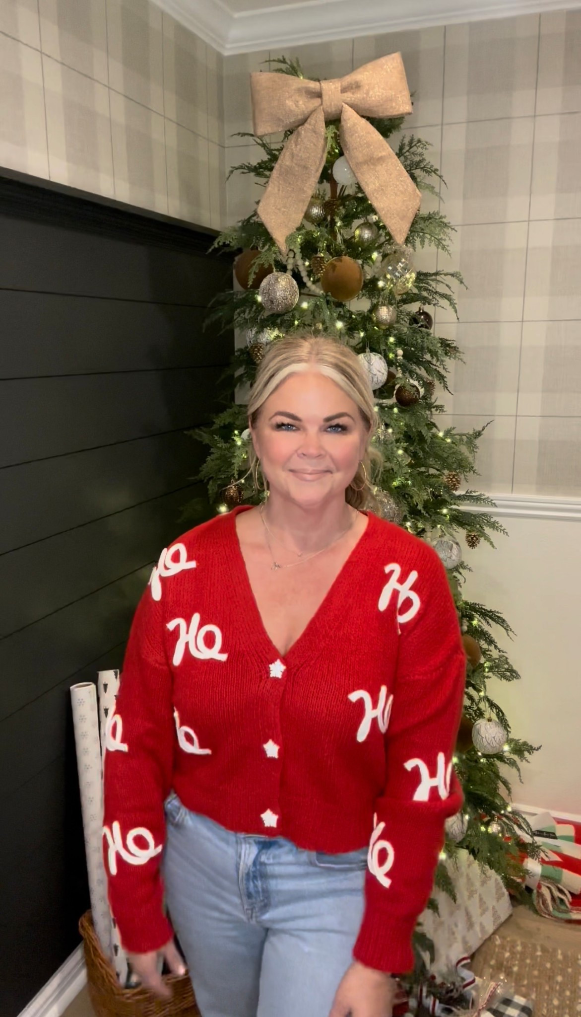 Love this sweater! Its perfect for the season🎁❤️🎁❤️🎁❤️

#LTKHoliday #LTKGiftGuide #LTKOver40