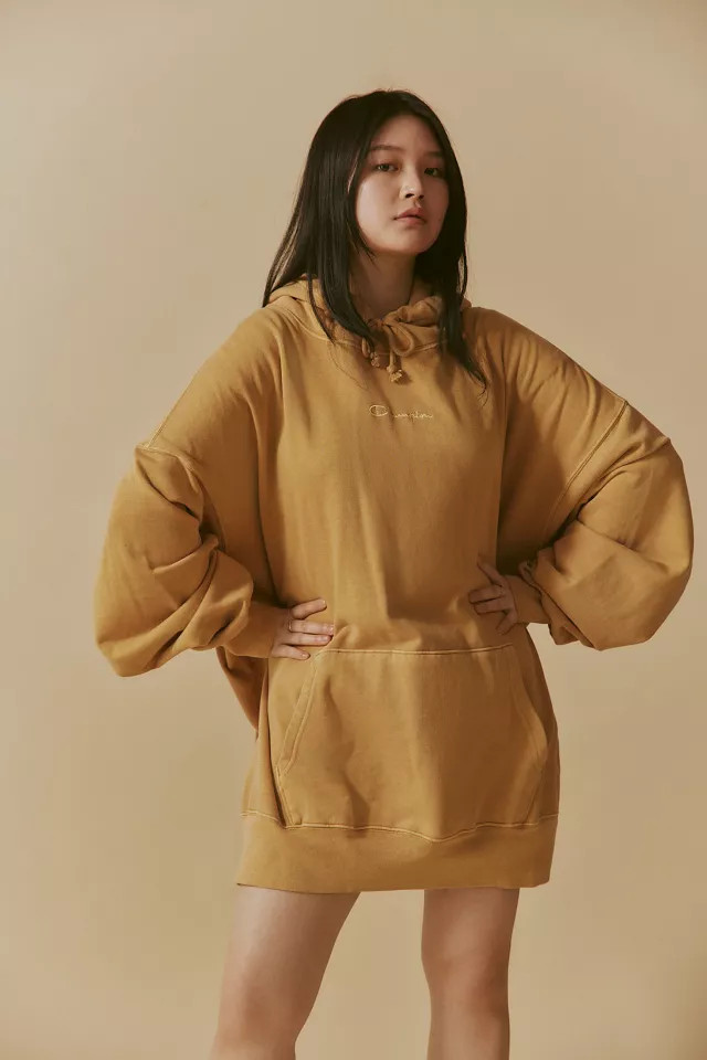 Champion UO Exclusive Vintage Dye Oversized Hoodie Sweatshirt | Urban Outfitters (US and RoW)