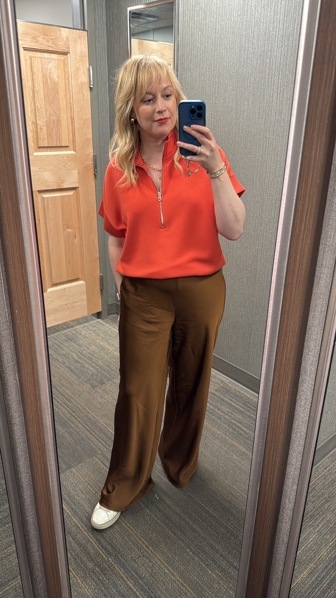This Varley top is on sale and buttery soft. Works for springs and autumns. Runs big I’m in a small and I could almost size down to an extra small. 

I am wearing a large in the satin pants. 

#hocspring #hocautumn ￼