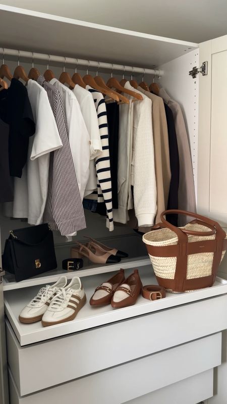 Spring capsule wardrobe part two 🧥 save for the warmer days 📌 

Lightweight jackets and trench coats paired with jeans or wide leg trousers is the ideal combination for this in between weather 👖 

#springoutfits #capsulewardrobe #springcapsulewardrobe #hm #sportyandrich #basketbag

#LTKstyletip #LTKshoecrush #LTKSeasonal