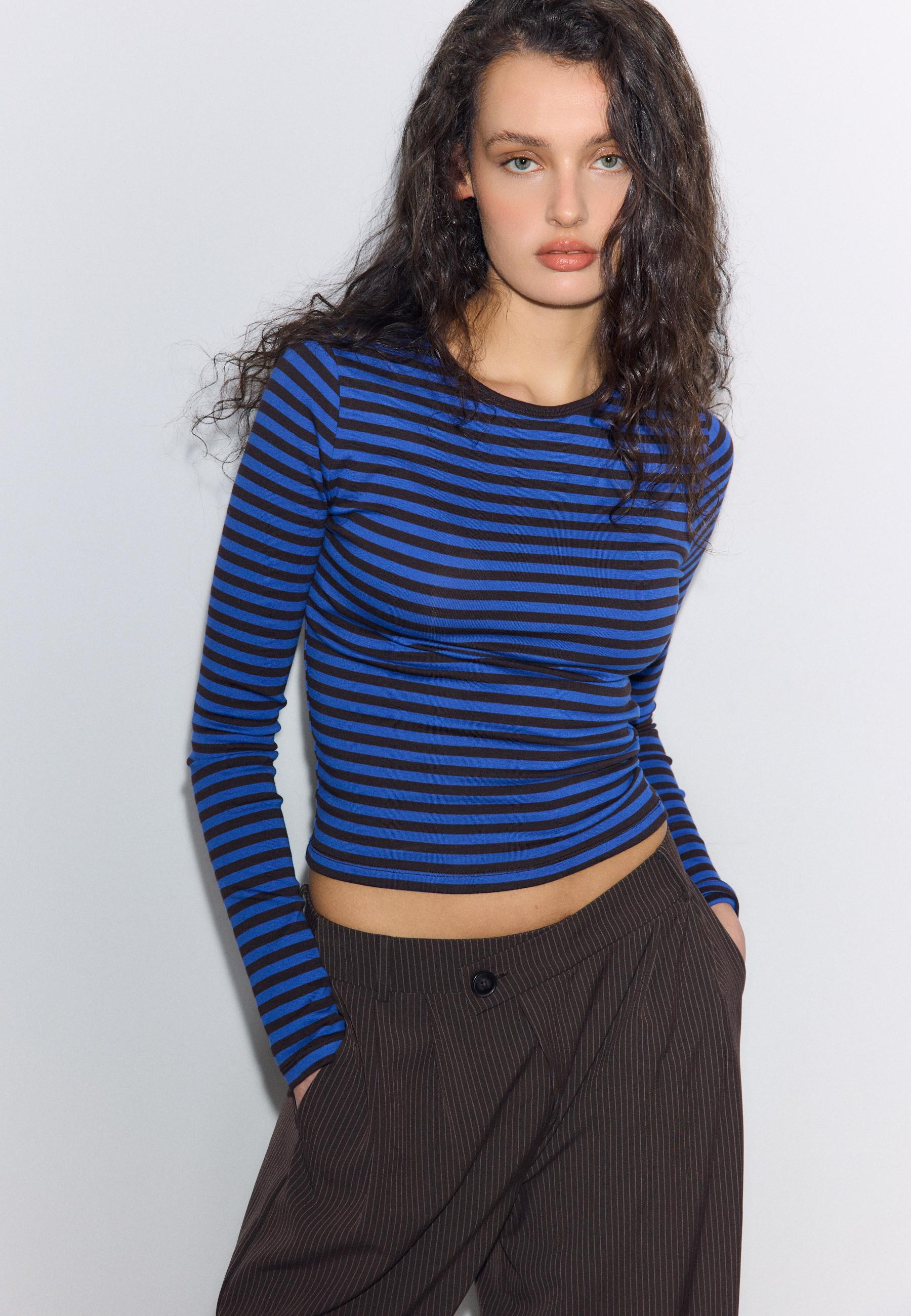 Gestreiftes Langarmshirt aus Baumwolle - Mode für Damen | Stradivarius Deutschland | Stradivarius DE