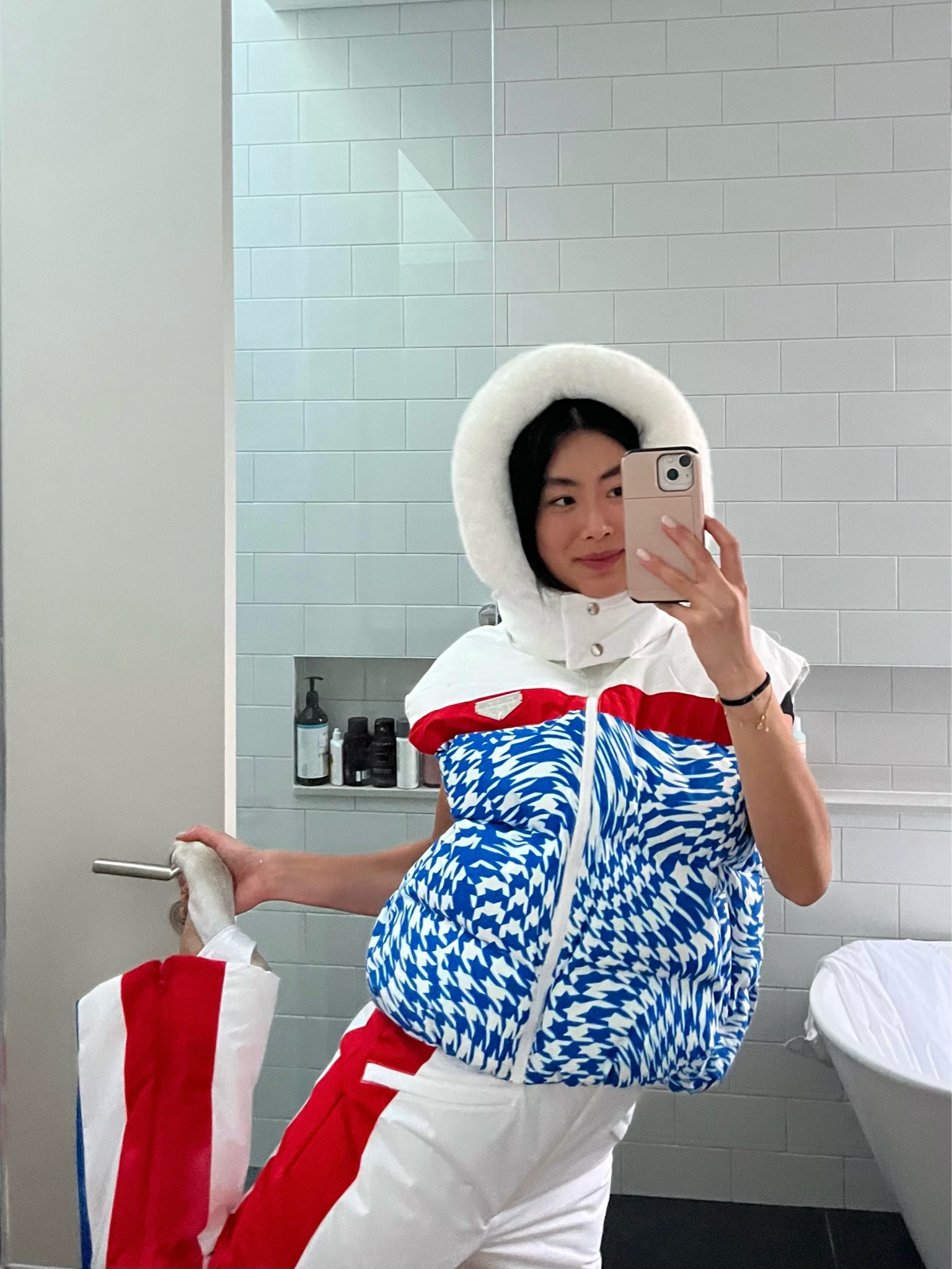 Don’t mind the dirty sock😬 if you’re looking for new ski gear that’s cute and functional, this set is super affordable and good quality!