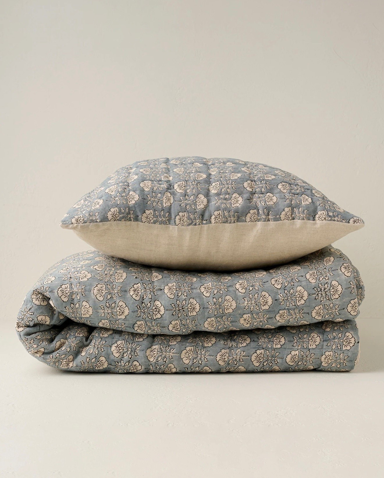 What I’m eyeing today and it’s ON SALE! I love this blue, although it’s available in 2 other colors and has a matching lumbar 😍

#LTKHome #LTKSaleAlert #LTKSeasonal