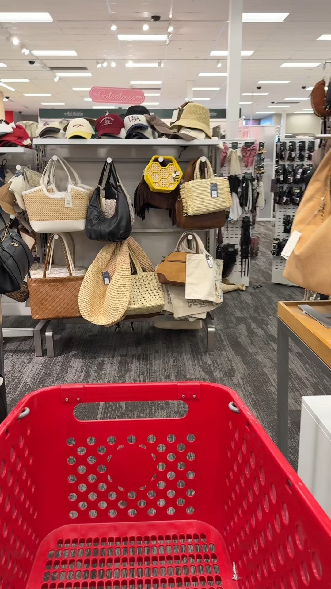 The cutest honeycomb clutch! 🐝

#LTKdayinmylife #LTKSeasonal #LTKgrwm