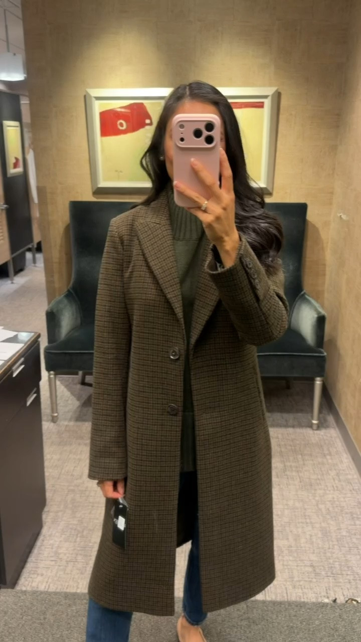 Classic wool-blend coat in a beautiful houndstooth color way. Perfect for fall and winter and can be styled with many colors. The shoulders and sleeves fit well but the length is a bit long so I would get that altered as a petite. Part of NSALE!

#LTKootd #LTKSaleAlert #LTKSeasonal
