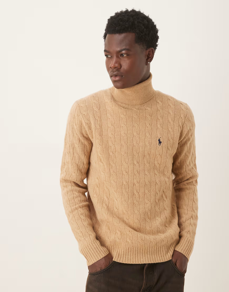 Polo Ralph Lauren – Woll-Rollkragenpullover in meliertem Camel mit Zopfmuster und Logo-Symbol-Neutral | ASOS (Global)