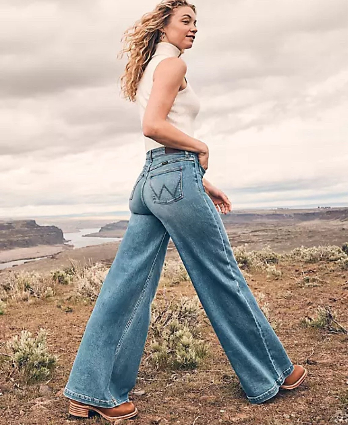 WOMEN'S PATCH POCKET WIDE LEG JEAN

#LTKSaleAlert #LTKFindsUnder100