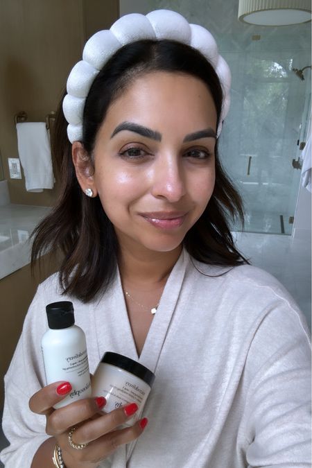 Get my at home facial peel for 25% off right now from Philosophy! This takes 3 minutes and leaves my skin so radiant and smooth! Also linked some other favs included in the friends & family sale!
@lovephilosophy #philosophypartner

#LTKSaleAlert #LTKBeauty