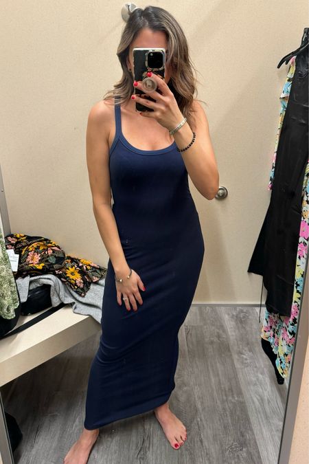 I’m OBSESSED with this Good American ribbed maxi that’s SUPER DISCOUNTED



#LTKSeasonal #LTKsalealert #LTKfindsunder100