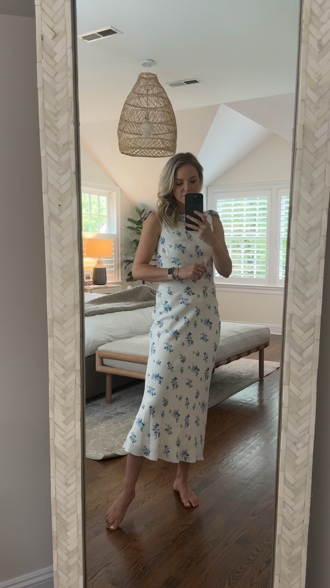 A great dress for any occasion! I’m 5’5 and sized up 1 to a 4